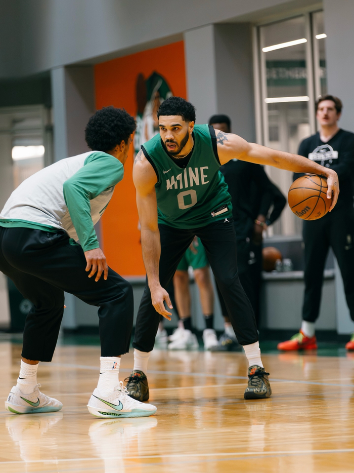 爱游戏体育官网这也行？塔图姆连续三场比赛得分超过问鼎冠军冲刺阶段多伦多猛龙调整名单以备欧冠，金州勇士复出首秀备战欧超杯的简单介绍